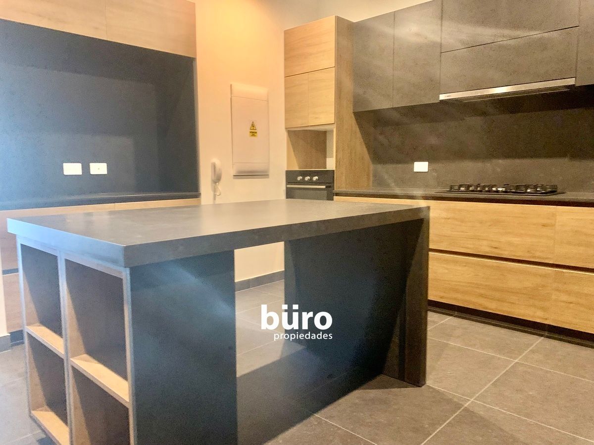 3 de 13: Cocina cerrada