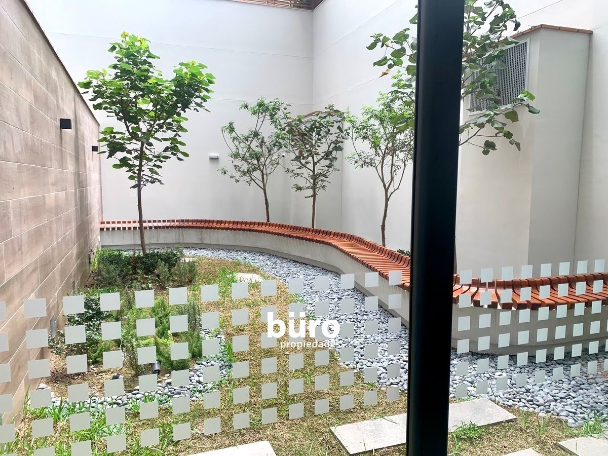 11 de 13: Jardín Interior