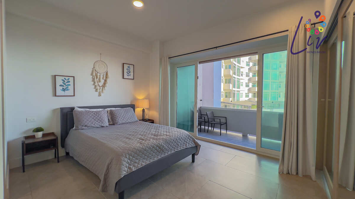 29 of 34: Master bedroom with Oceanview
