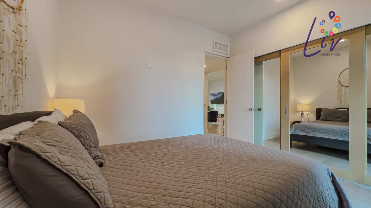 32 of 34: Second bedroom