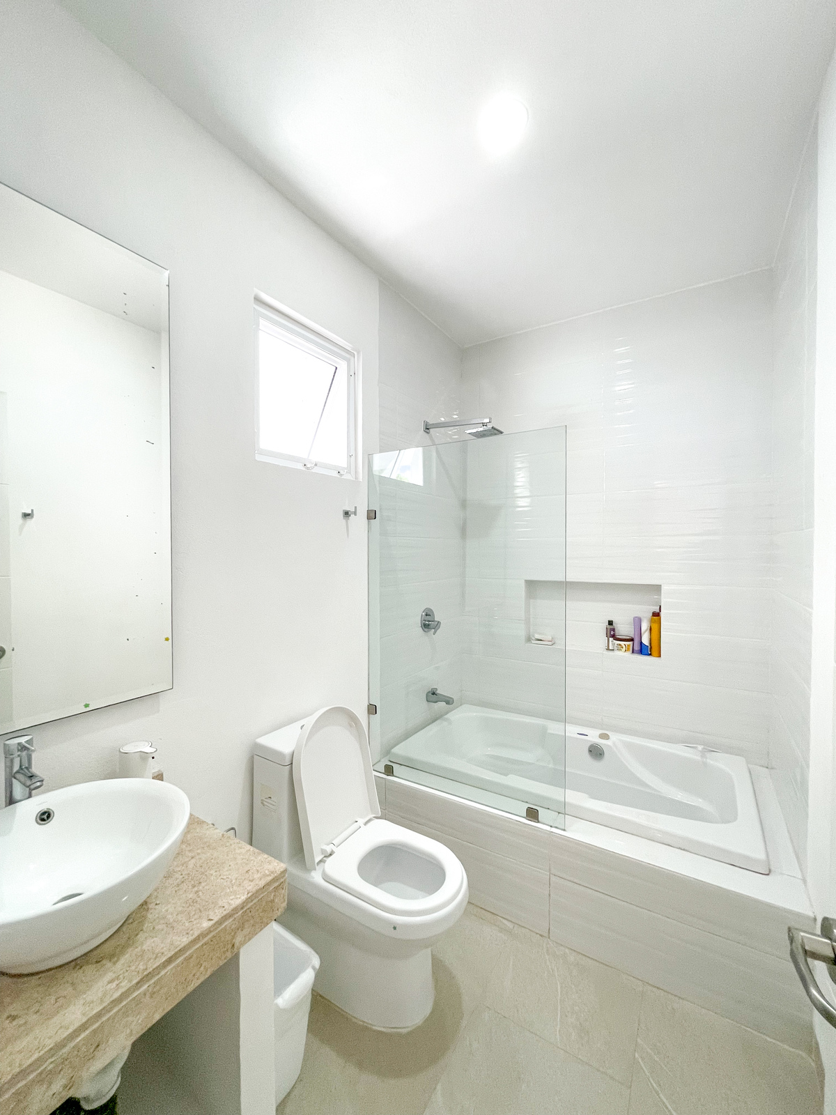 13 de 33: Baños equipados, tina de baño