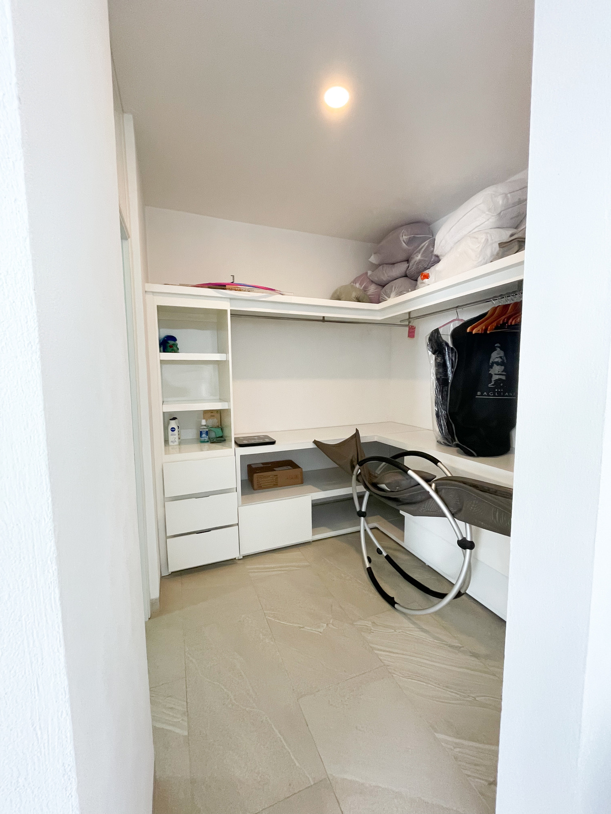 28 de 33: Clóset vestidor
