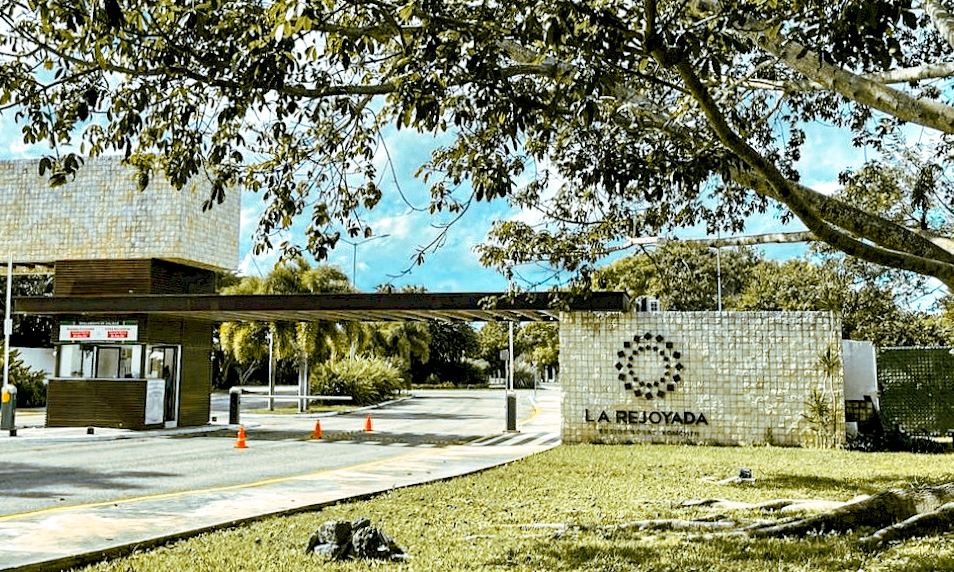 29 de 33: Entrada privada