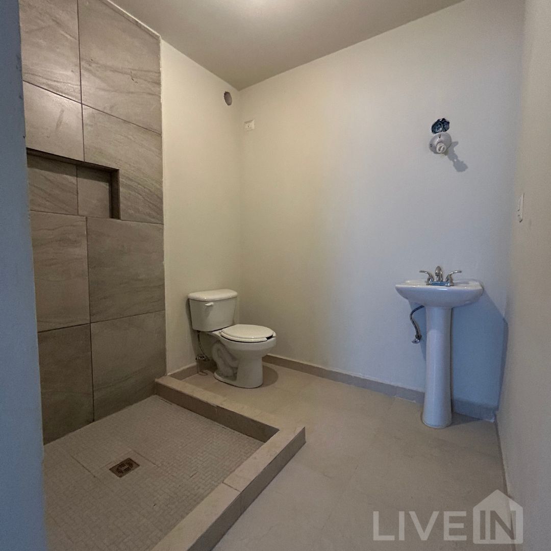 3 de 4: 460E baño