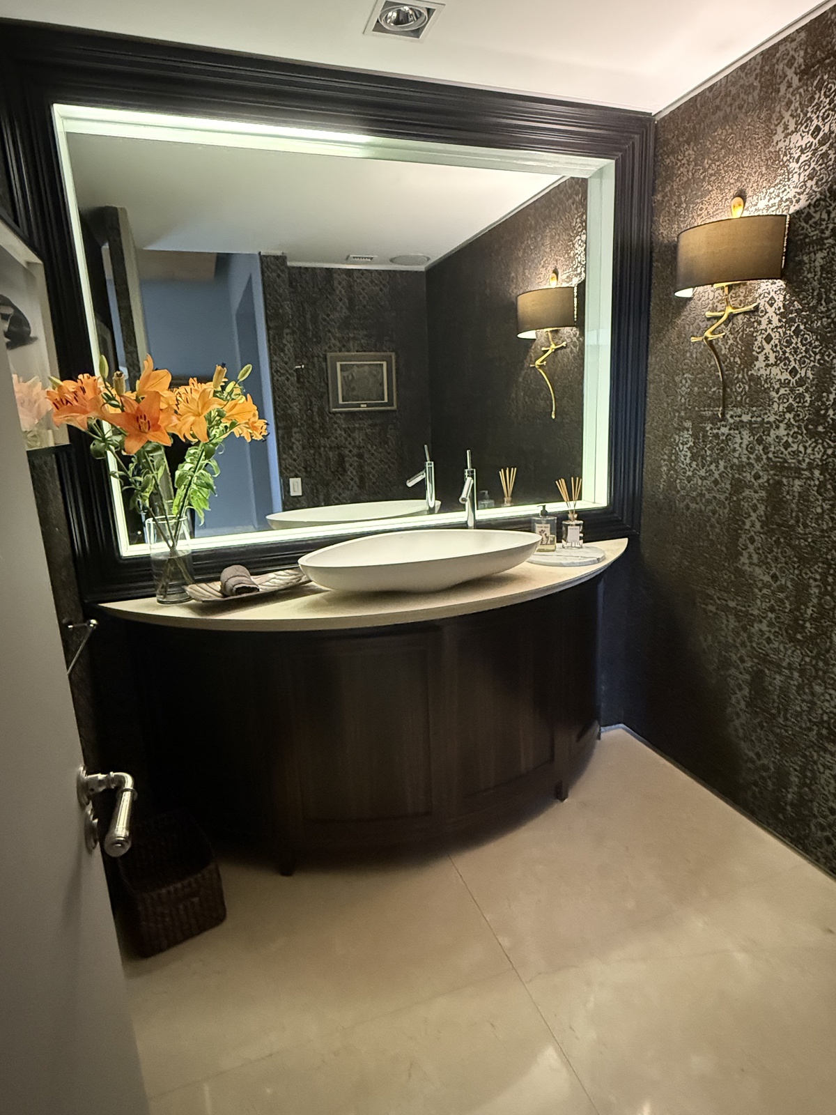 4 of 30: BAÑO DE VISITAS