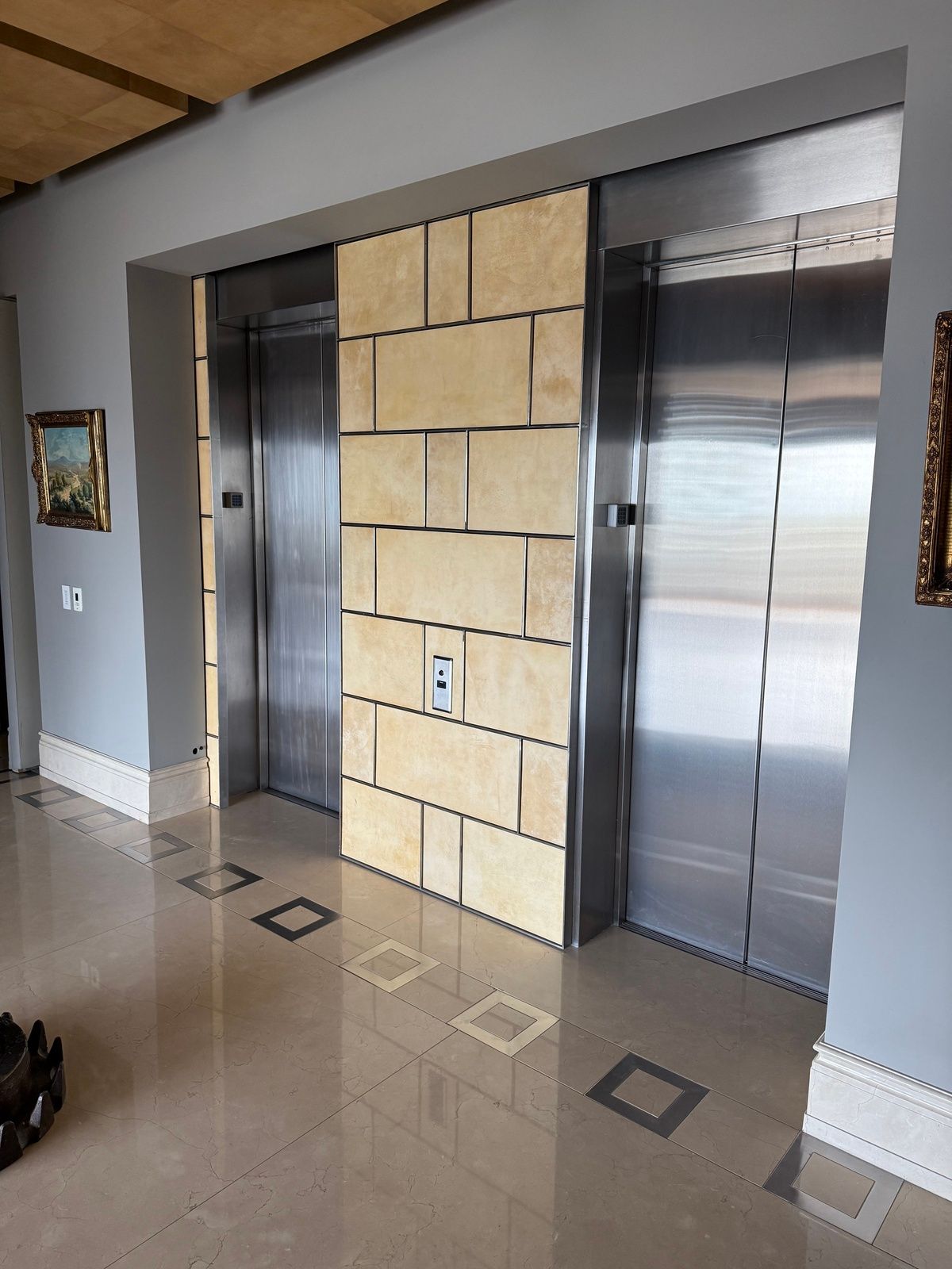 5 of 32: ACCESO POR ELEVADOR DIRECTO