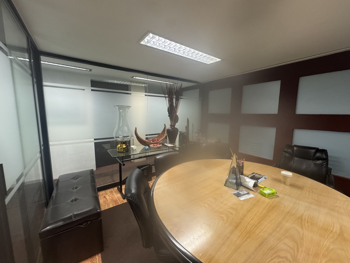 7 de 15: Sala de juntas piso 5