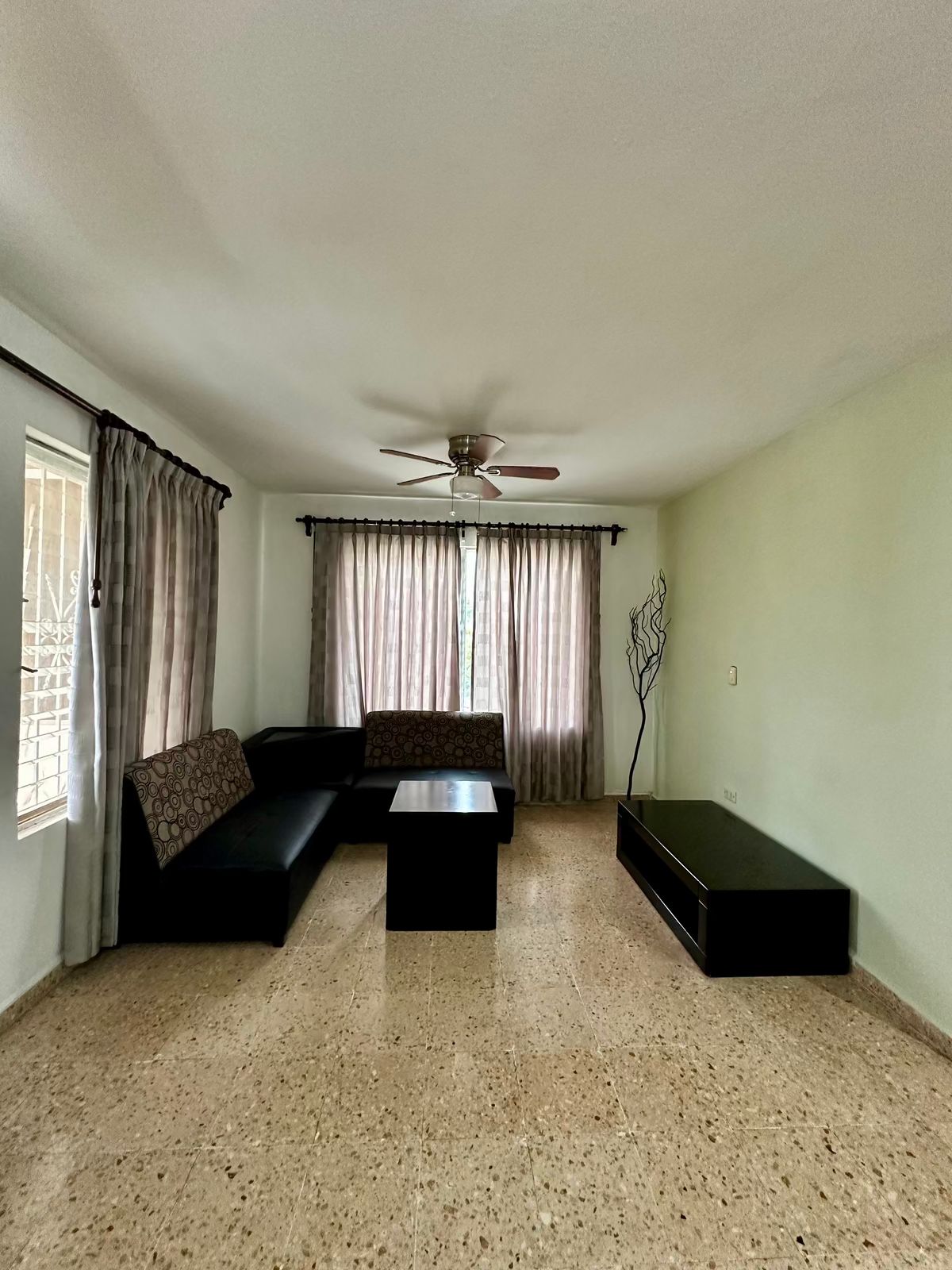 https://assets.easybroker.com/property_images/5476435/94932221/EB-UA6435.heic?version=1756224158
