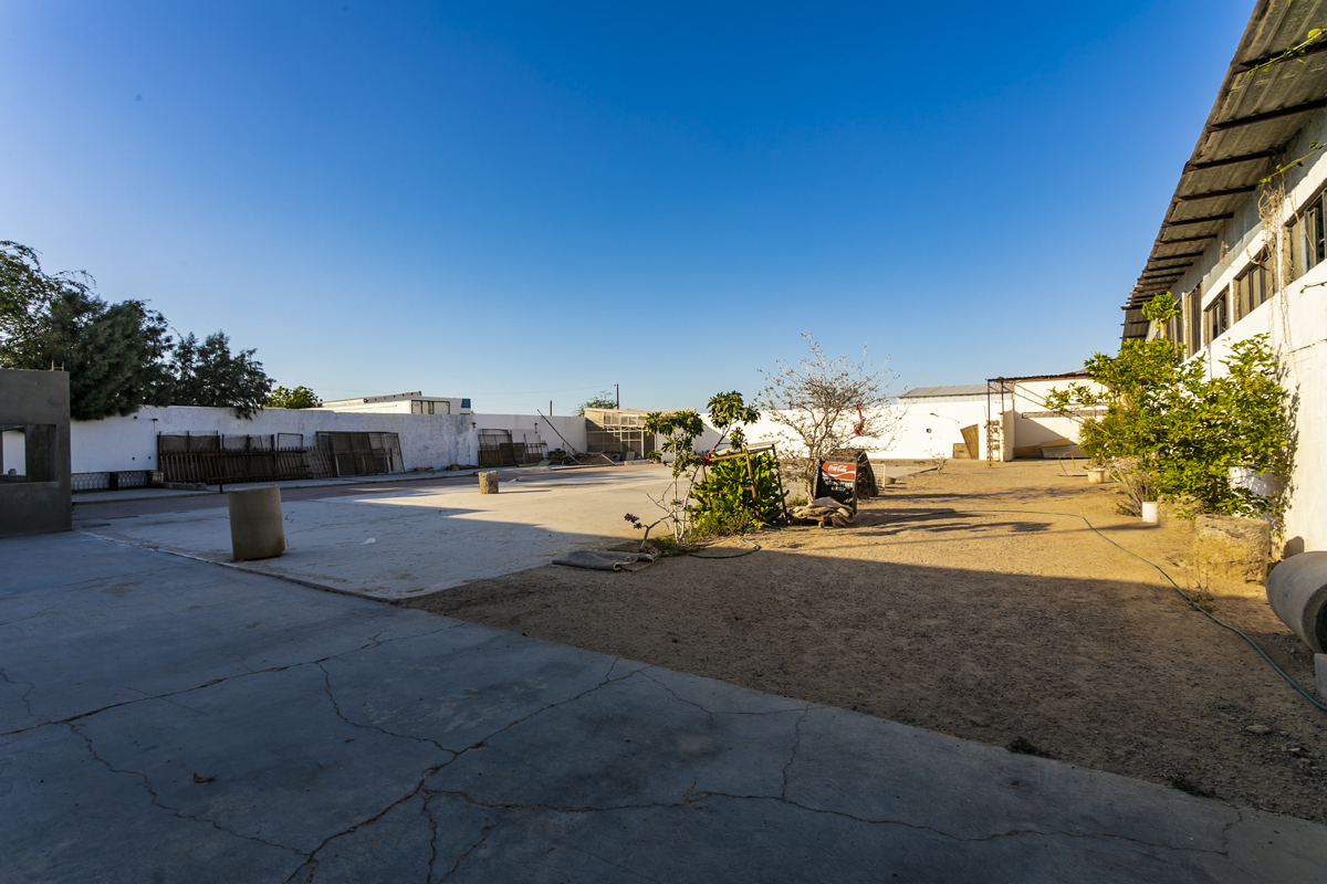 27 de 28: Patio terreno libre