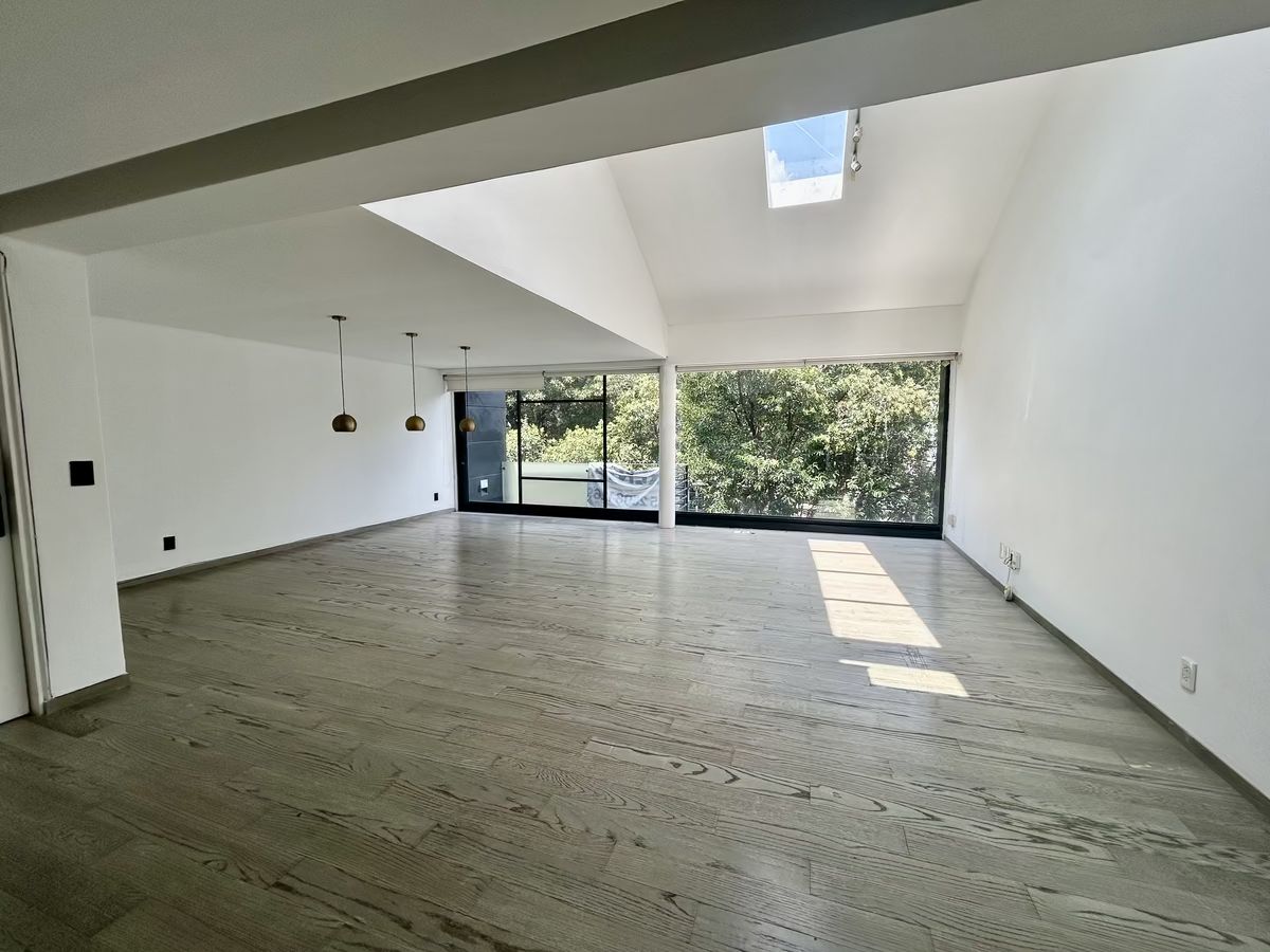 1 of 18: Sala / comedor con Balcon y Vistas verdes