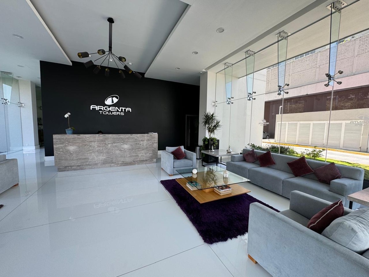 5 of 25: Lobby