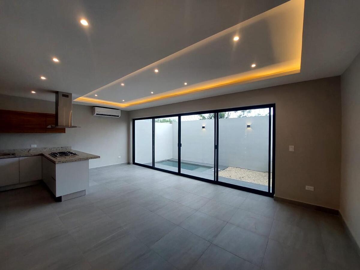 4 de 18: Sala , comedor