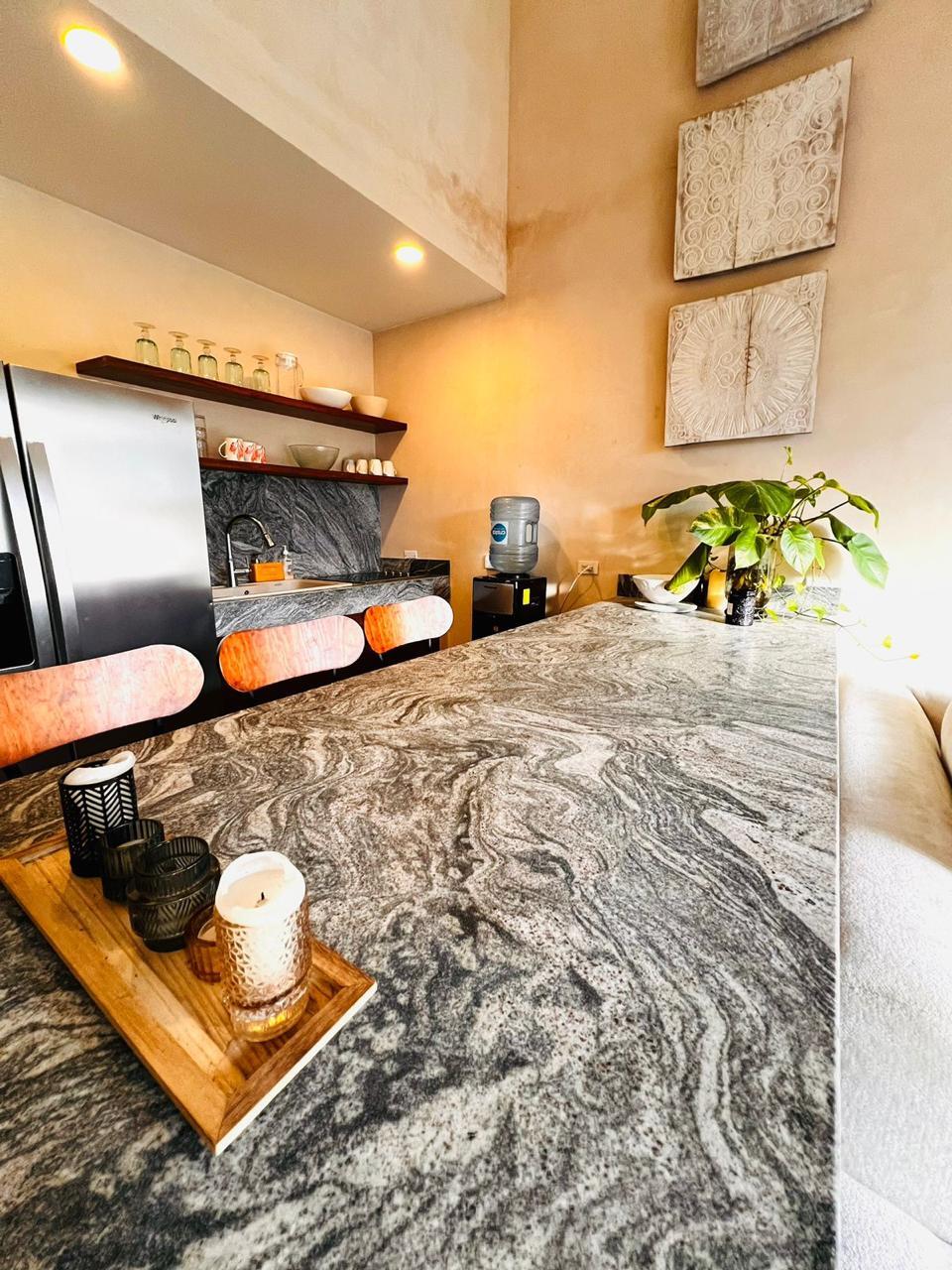 4 of 20: Cocina de granito