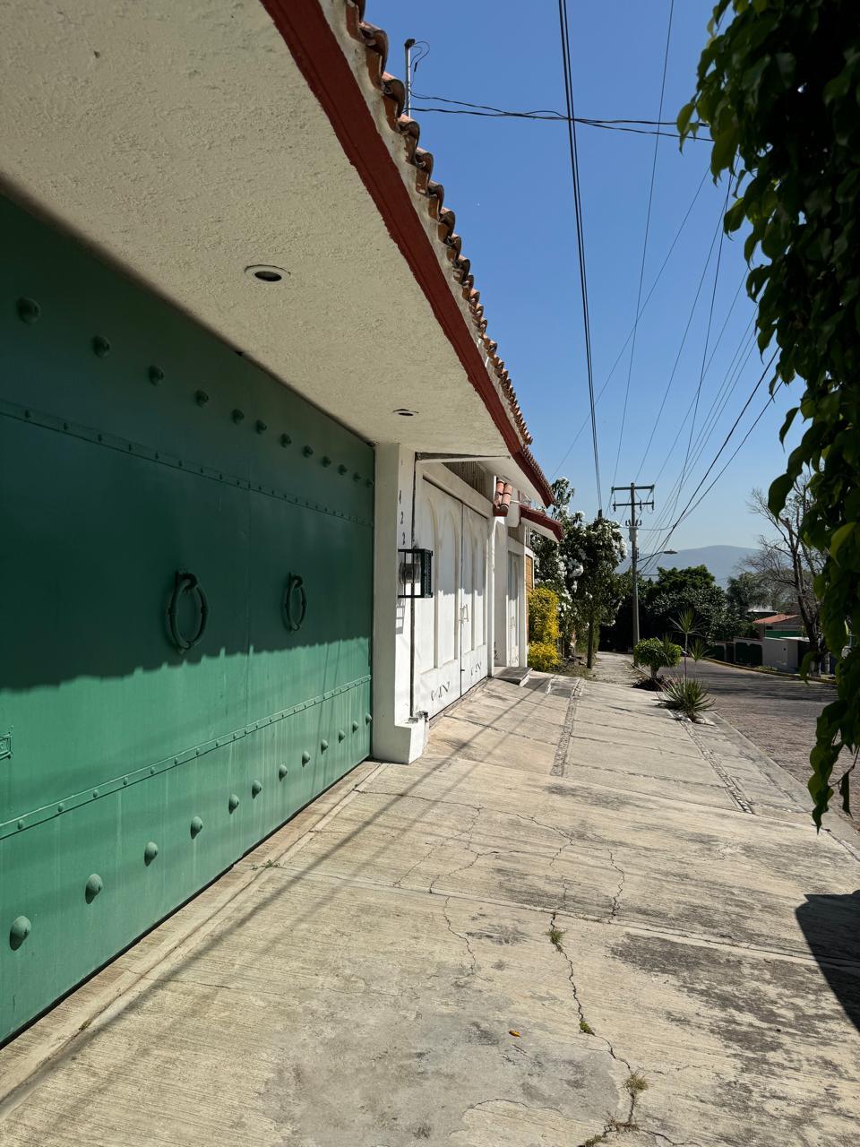2 of 43: Fachada