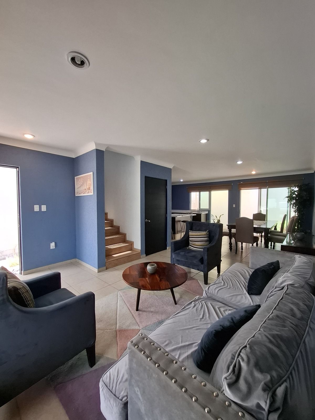 CASA EN MILENIO III VENTA O RENTA AMUEBLADA