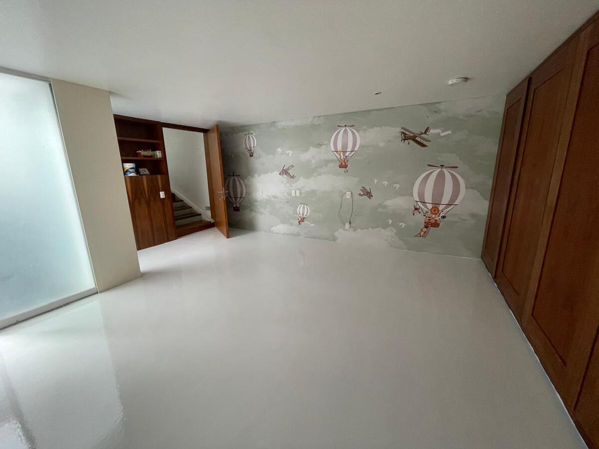 8 of 23: cuarto 2