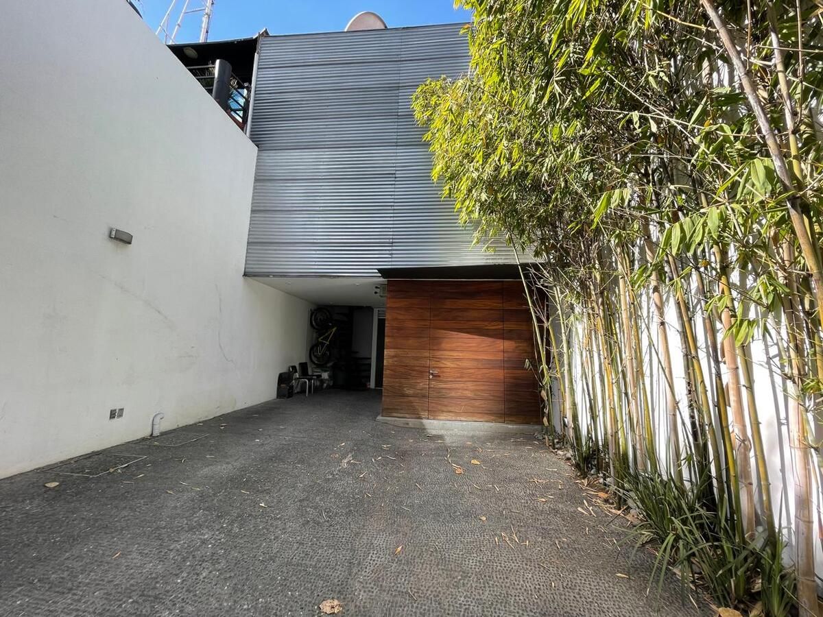 16 de 50: estacionamiento (3 autos)