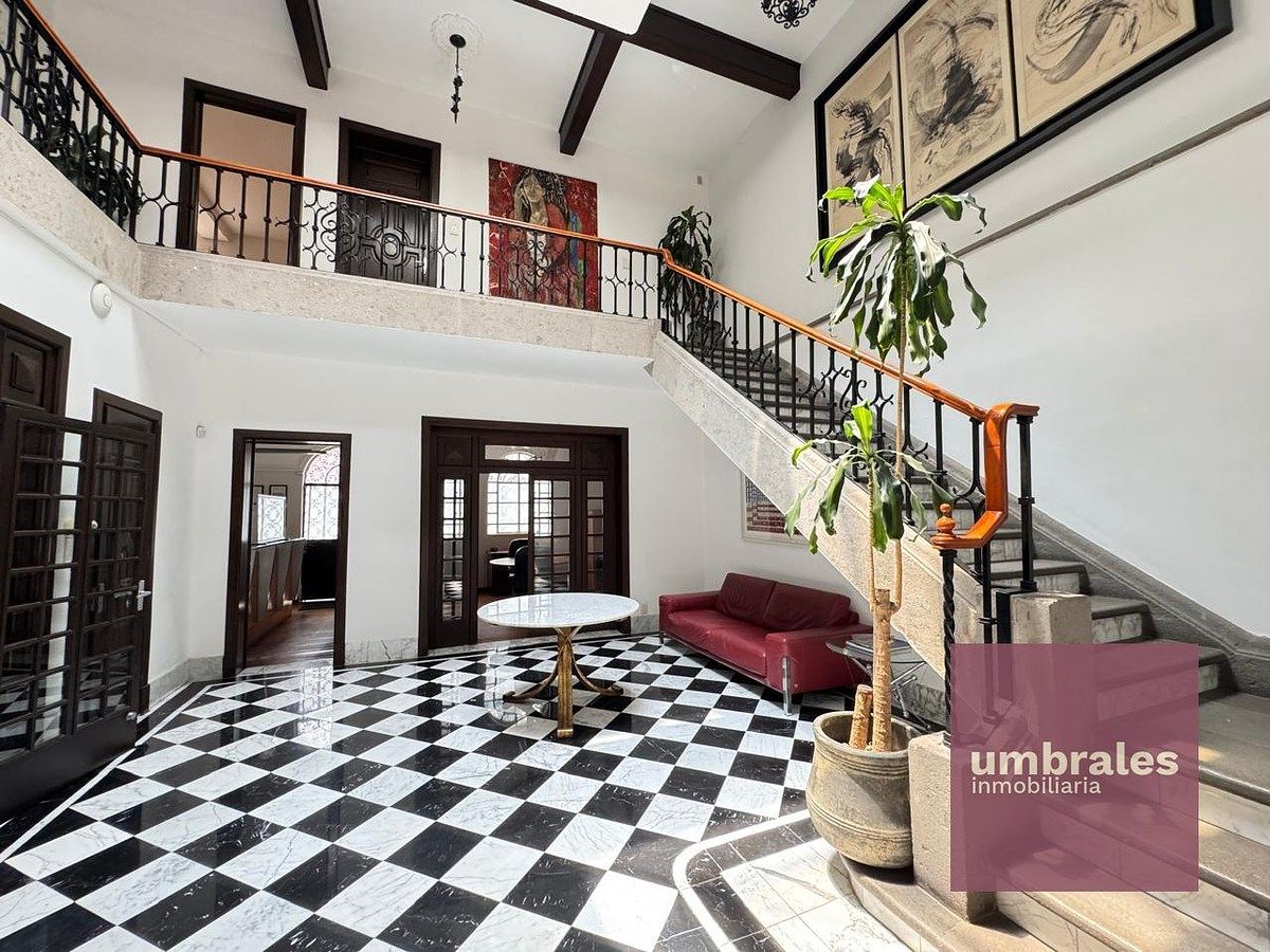 En venta casa de época con uso de suelo en Cuauhtémoc, foto 1 de 16