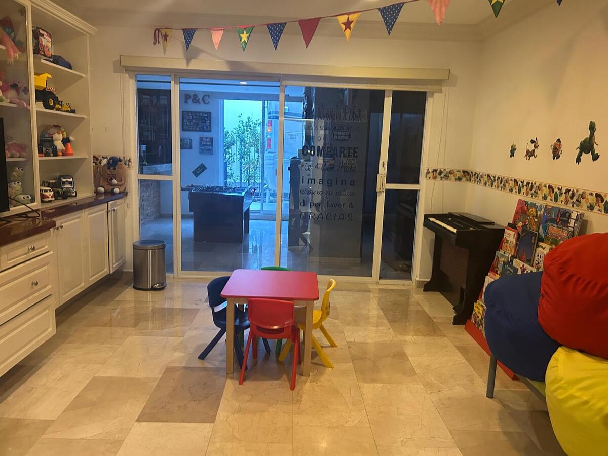 15 of 39: CUARTO DE JUEGOS
