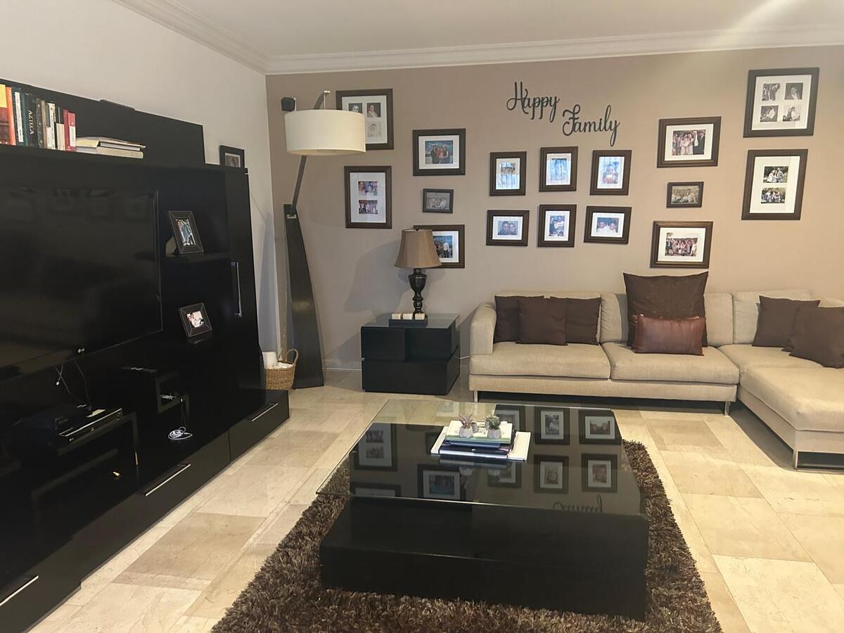 12 of 39: FAMILY ROOM