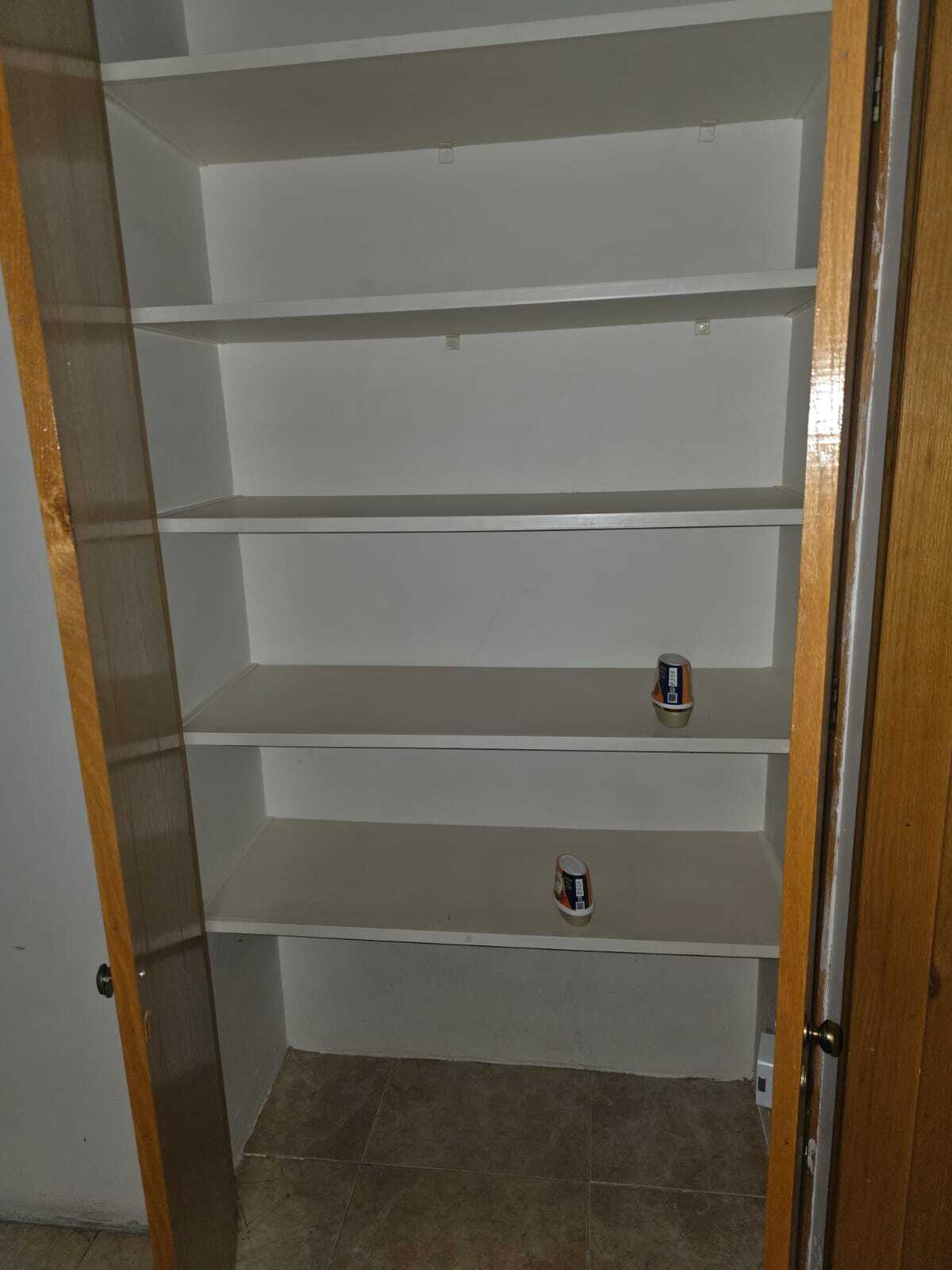 4 de 19: CLOSET DE BLANCOS