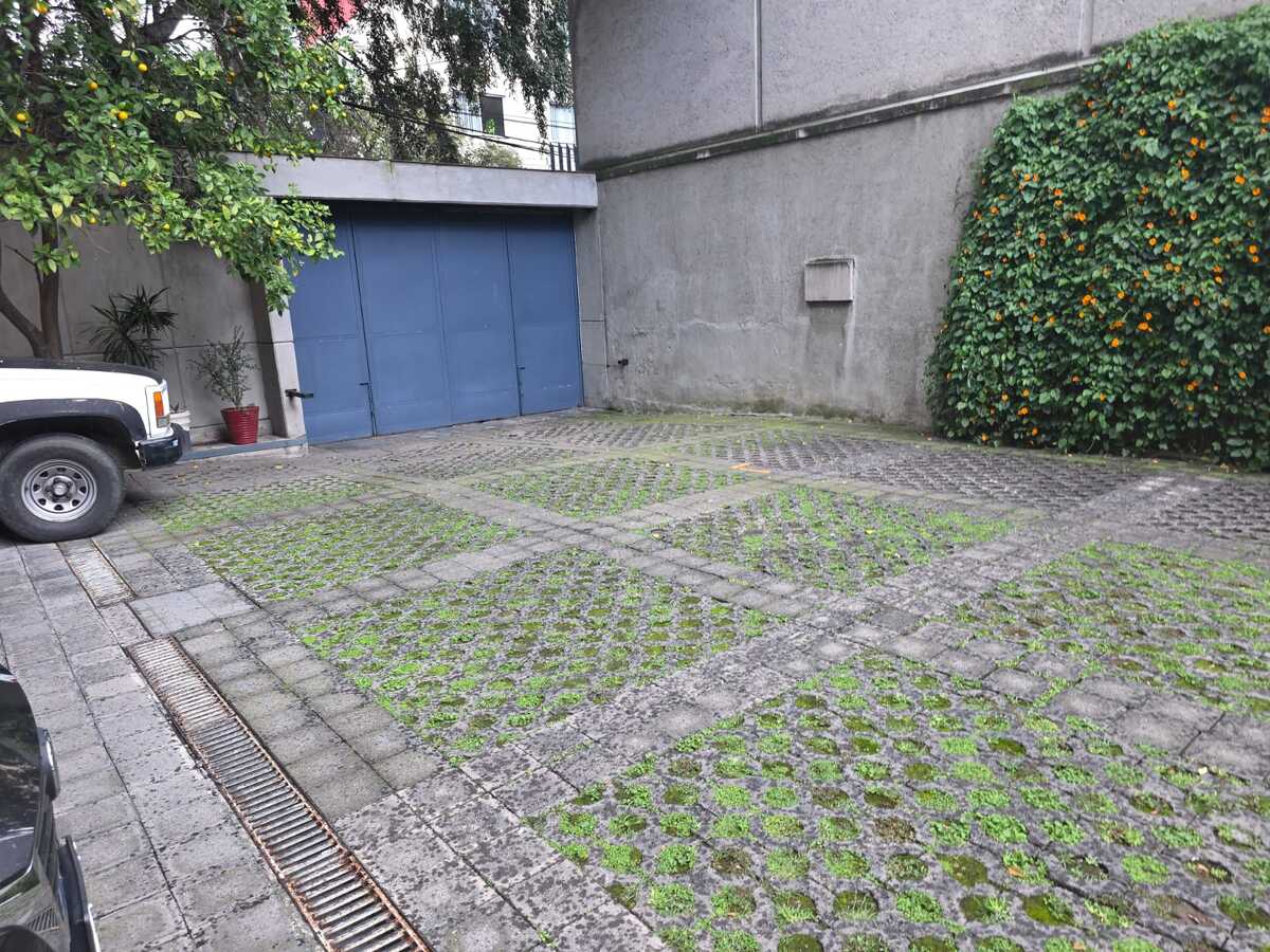 18 de 19: ESTACIONAMIENTOS