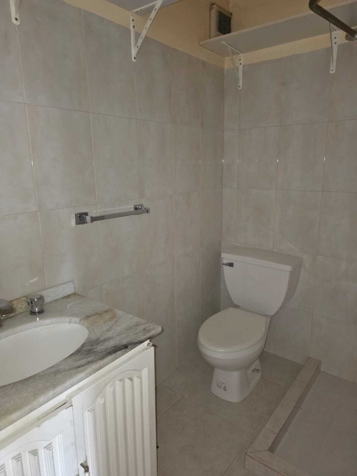 15 de 19: BAÑO COMPLETO CUARTO DE SERVICIO