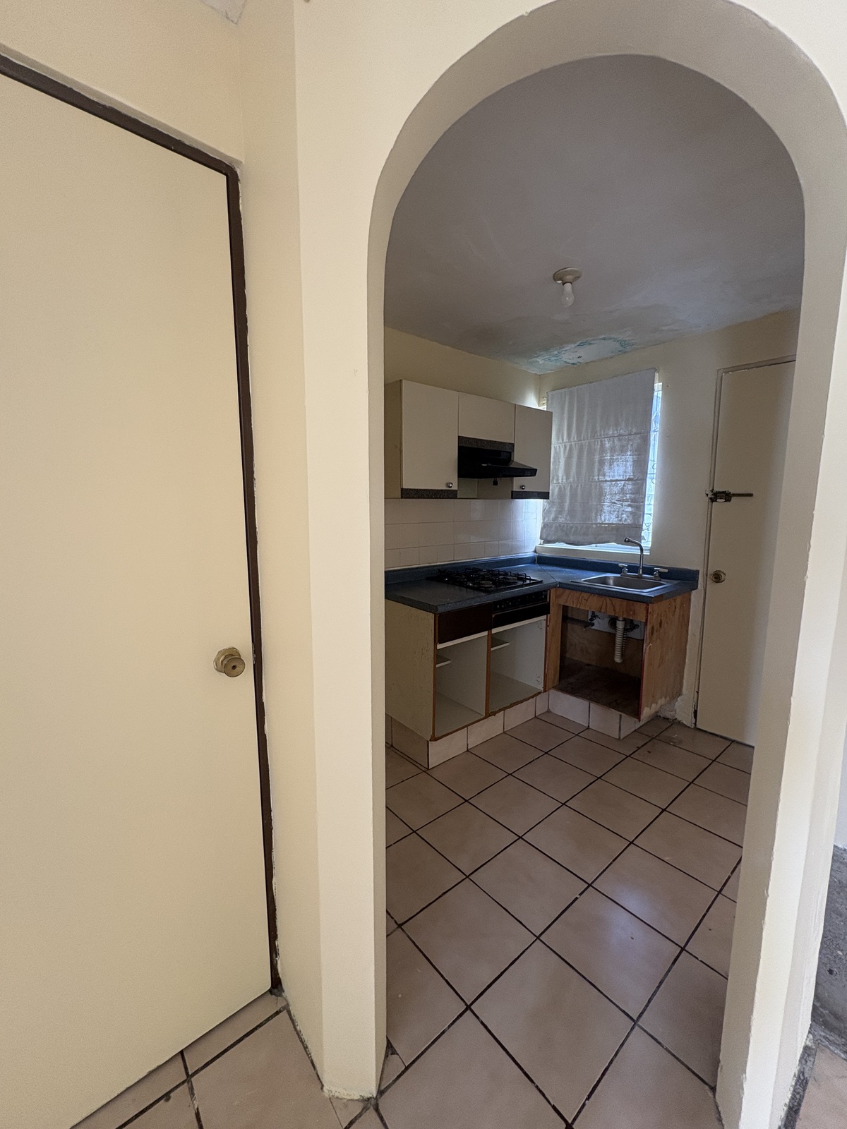 5 of 14: COCINA