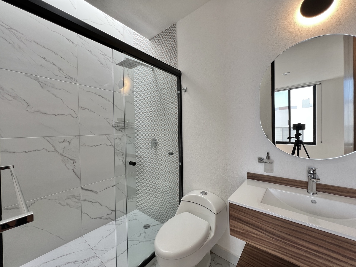 19 de 28: Baño secundario