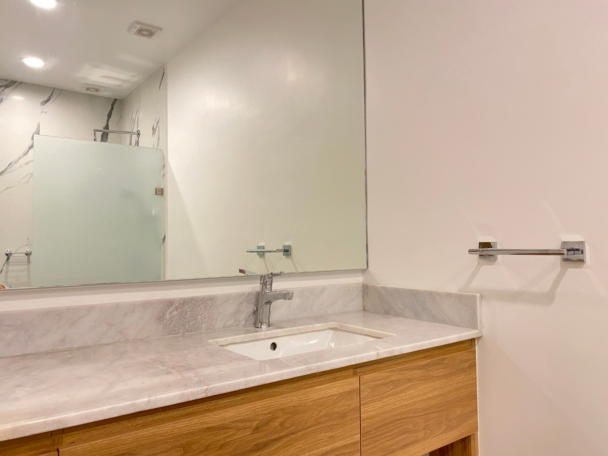 4 de 28: Medio baño de visitas
