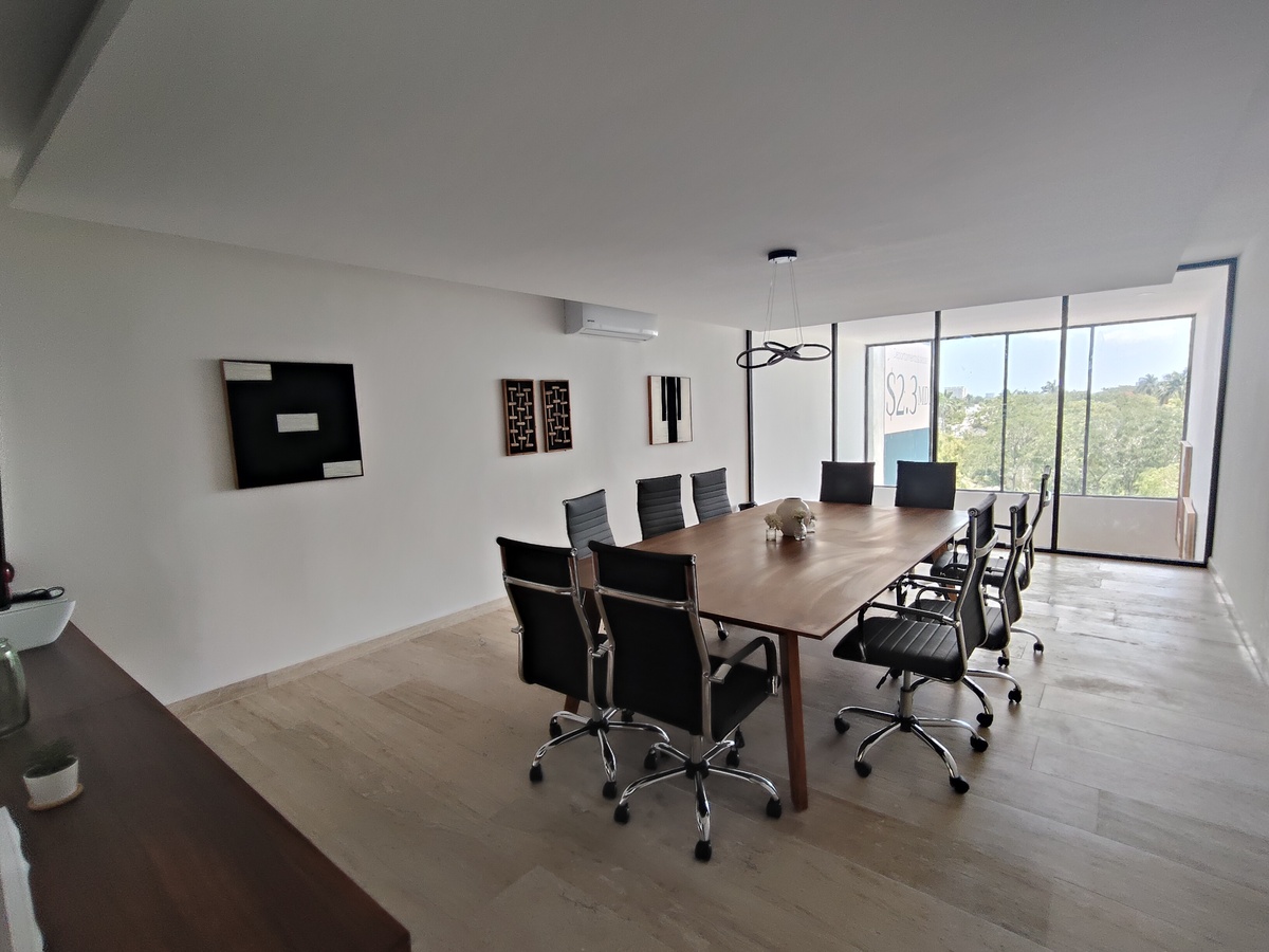 14 de 18: BUSINESS ROOM