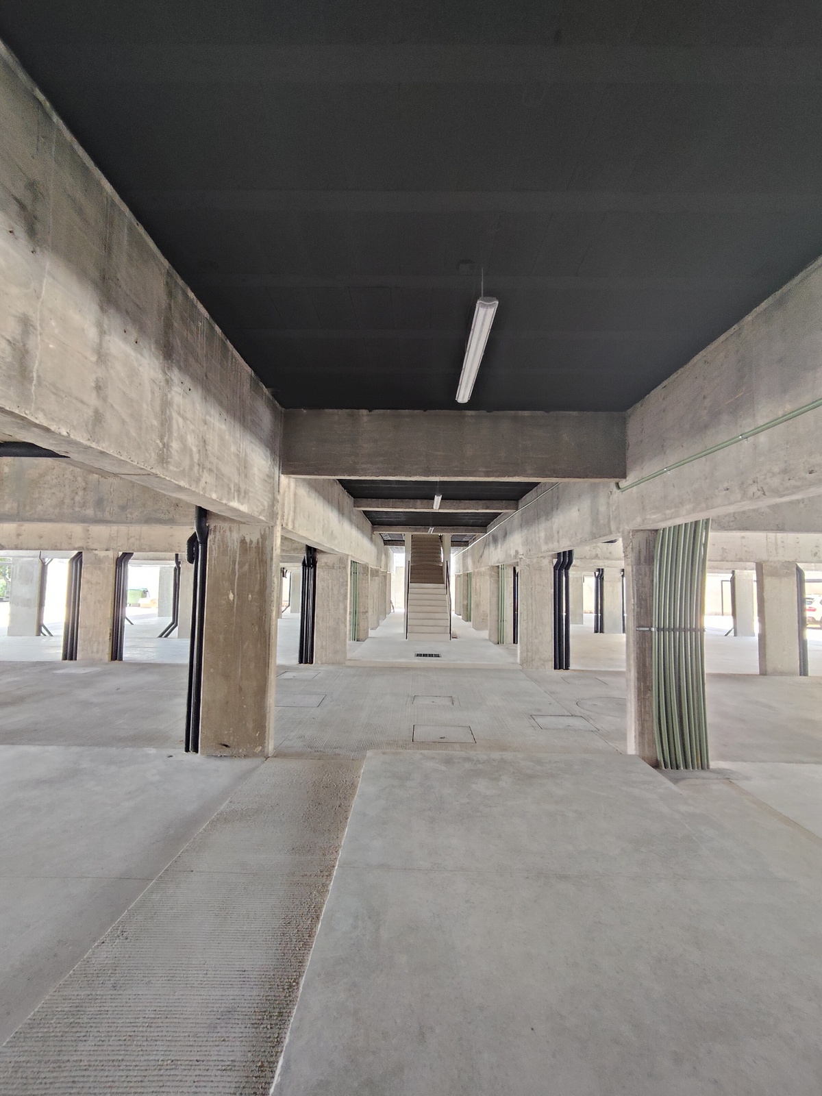 17 of 18: ESTACIONAMIENTOS