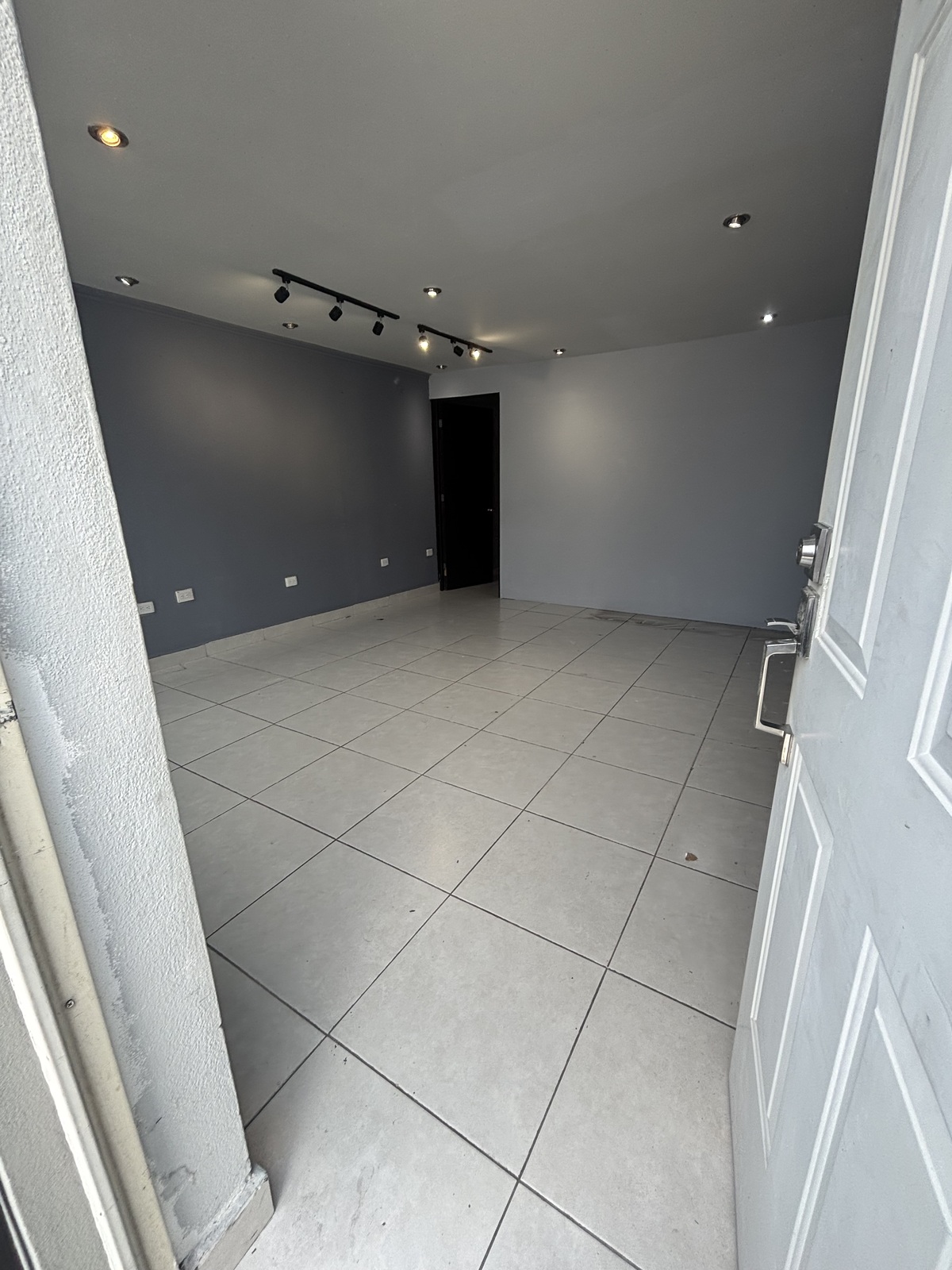 3 de 9: Accesi Local Frontal