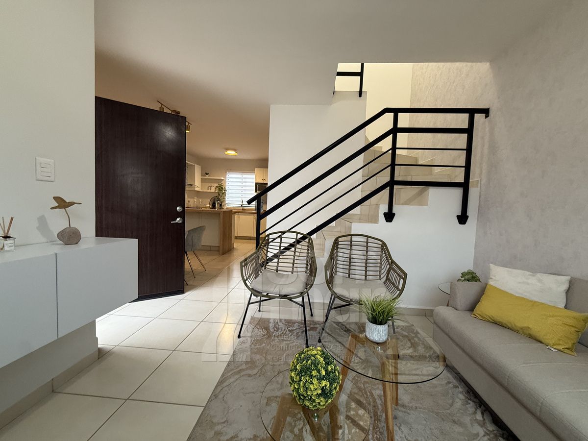 Casa amueblada y equipada al oriente en venta