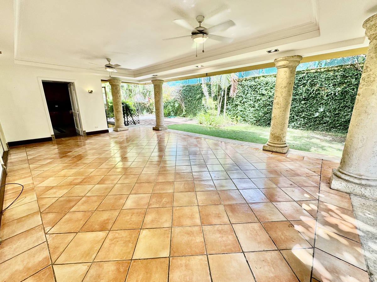1 de 34: Terraza privada