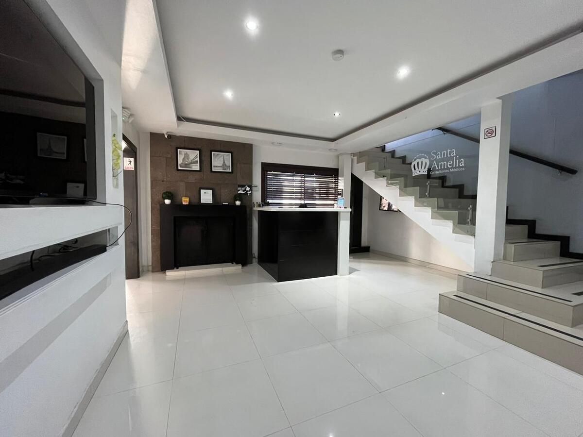 2 of 8: Área de Recepción