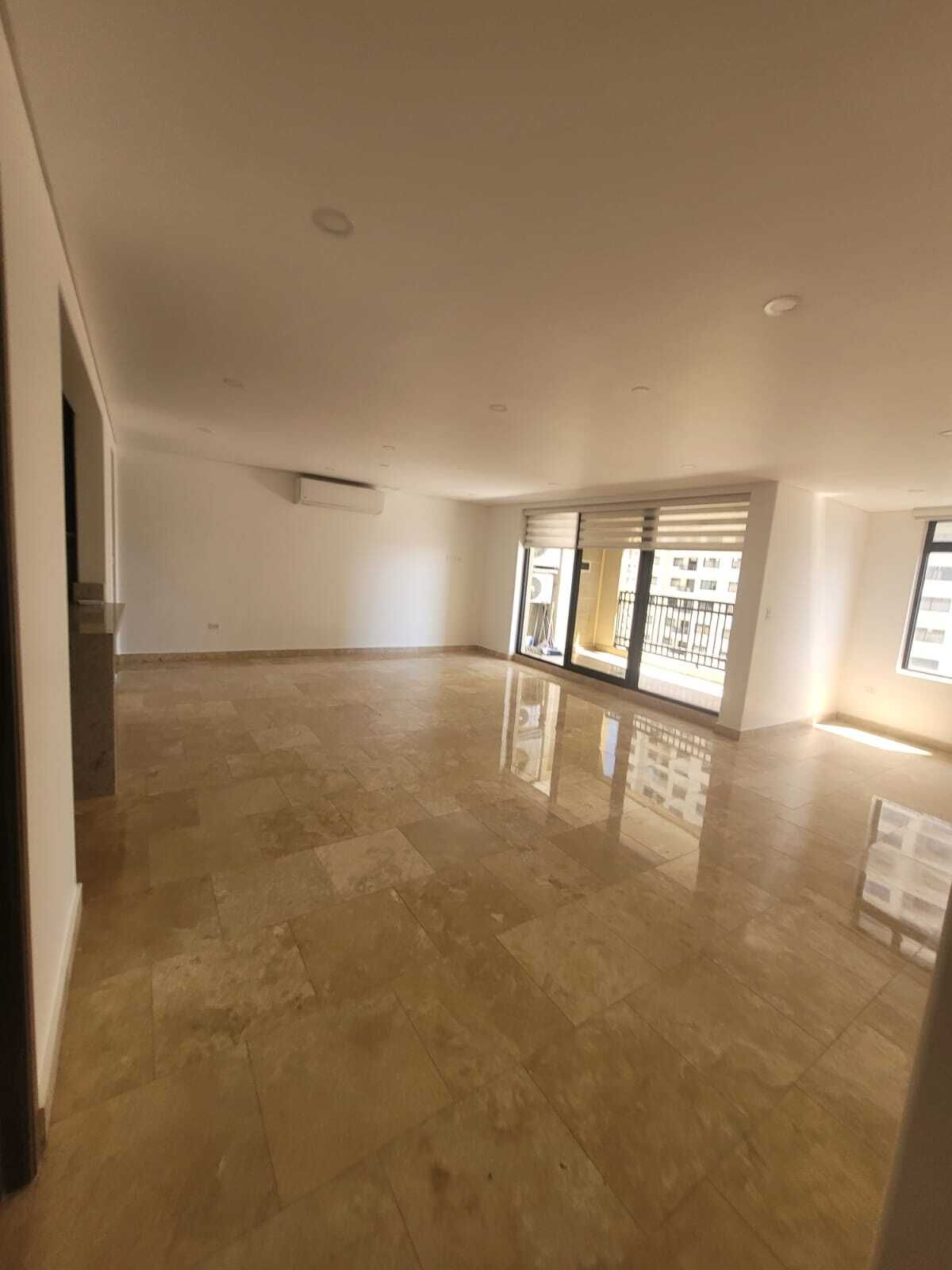 7 de 31: Vista Sala hacia Terraza