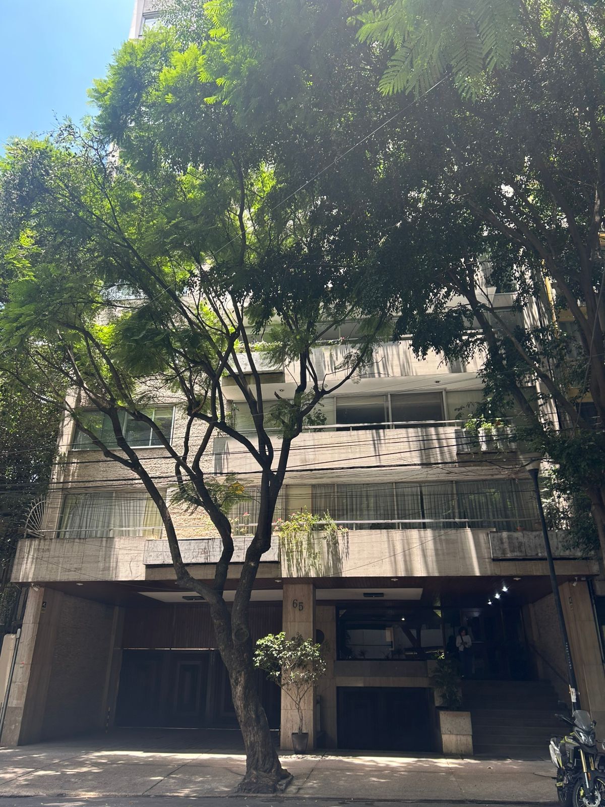 1 de 23: FACHADA