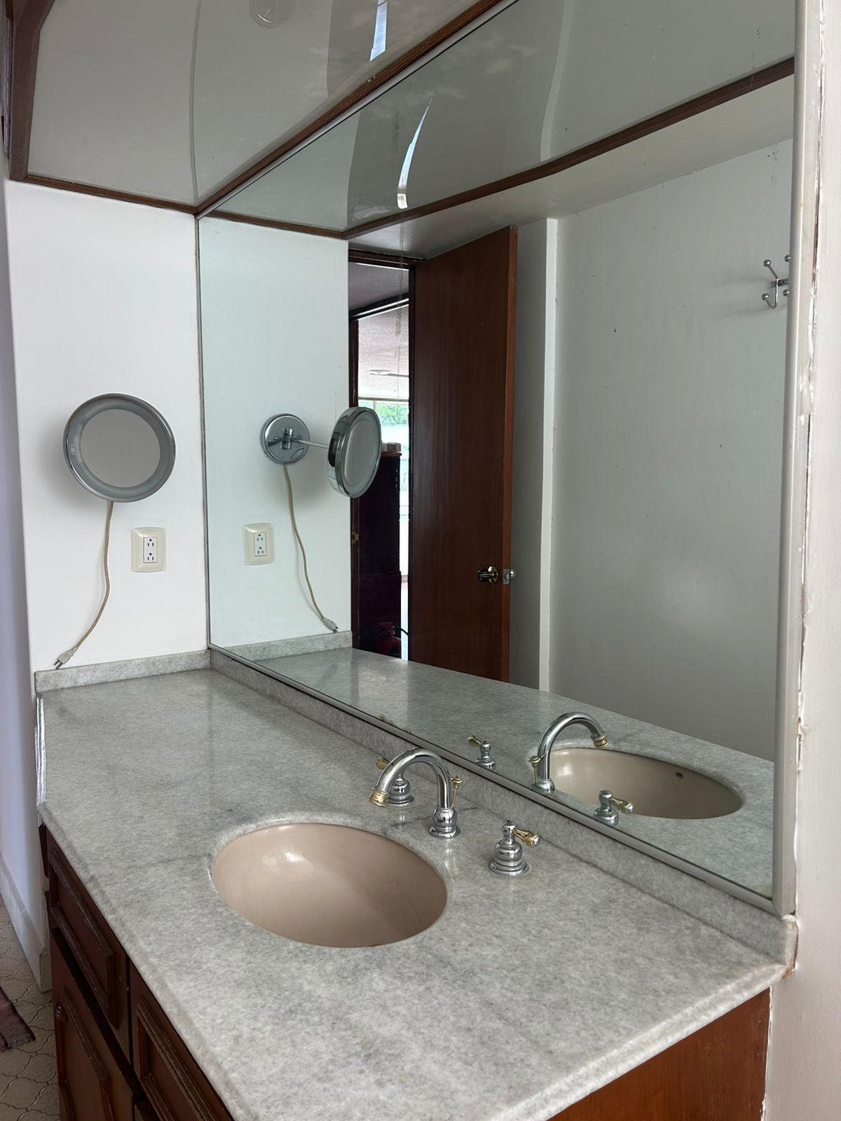 10 de 23: BAÑO PASILLO