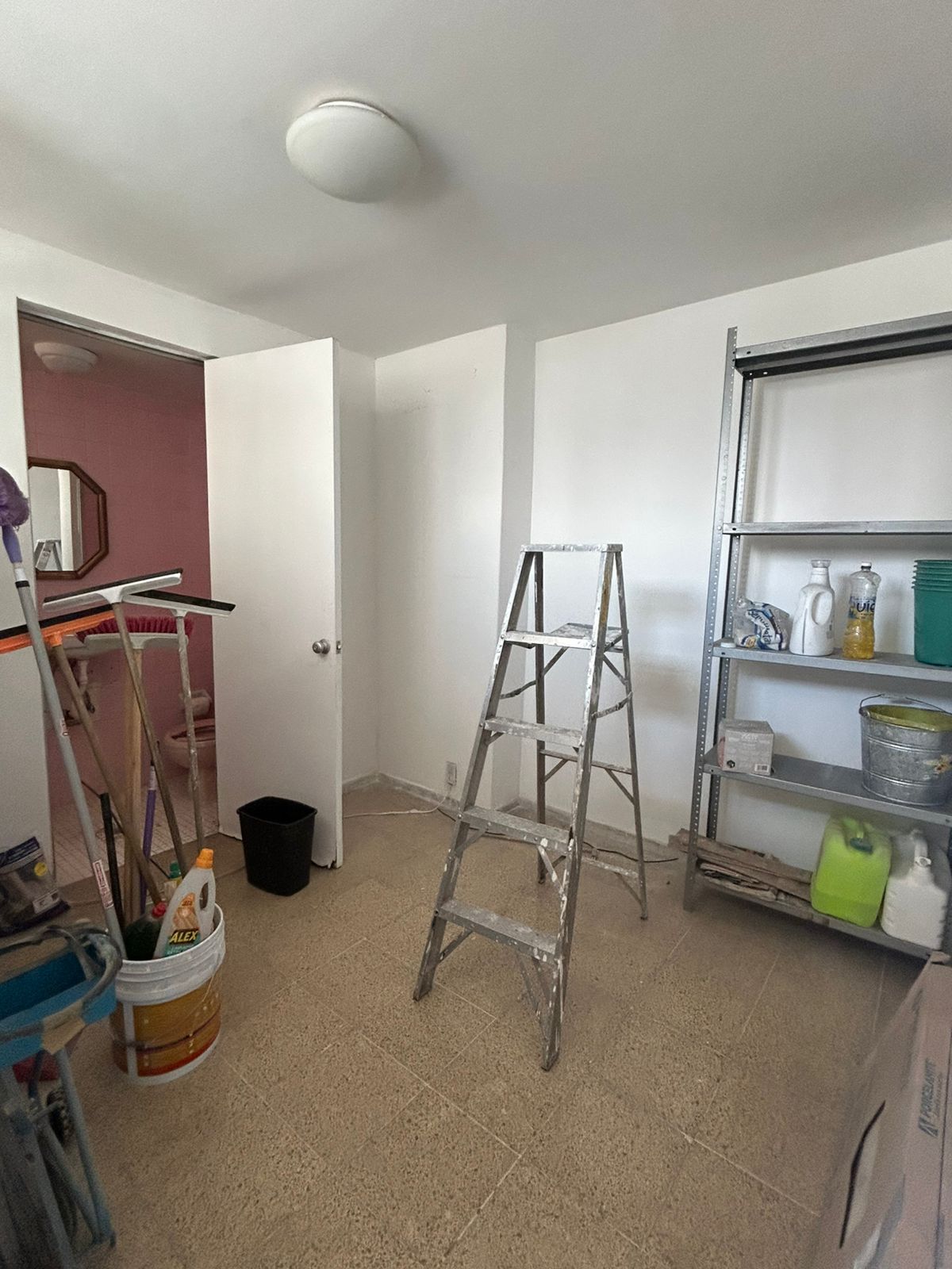 22 de 23: CUARTO DE SERVICIO CON BAÑO