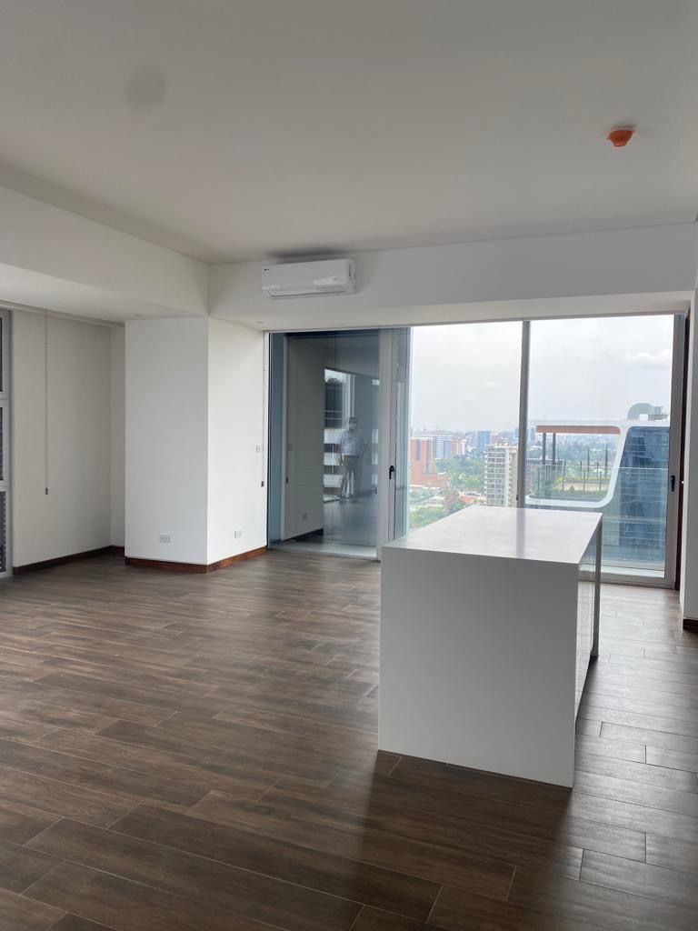 Apartamento en Zona 10, Guatemala, foto 4 de 27