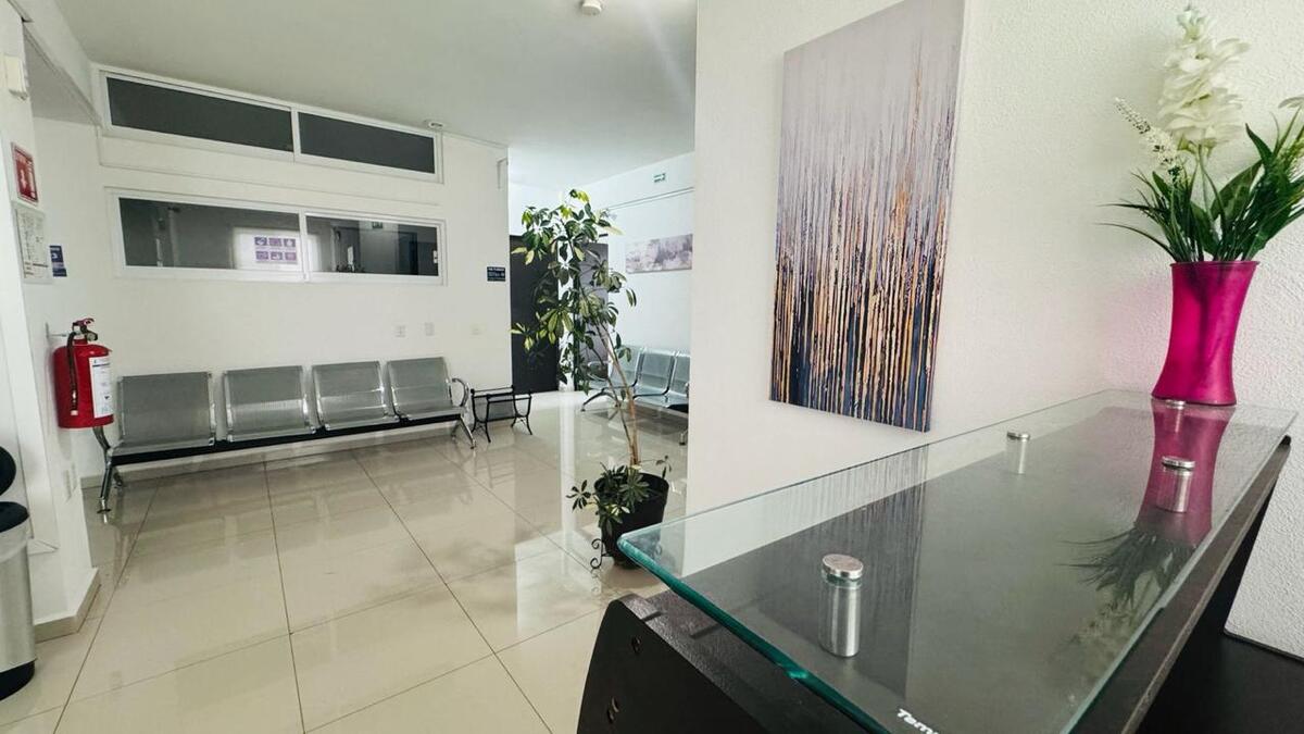 3 de 17: SALA DE ESPERA DE CONSULTORIOS