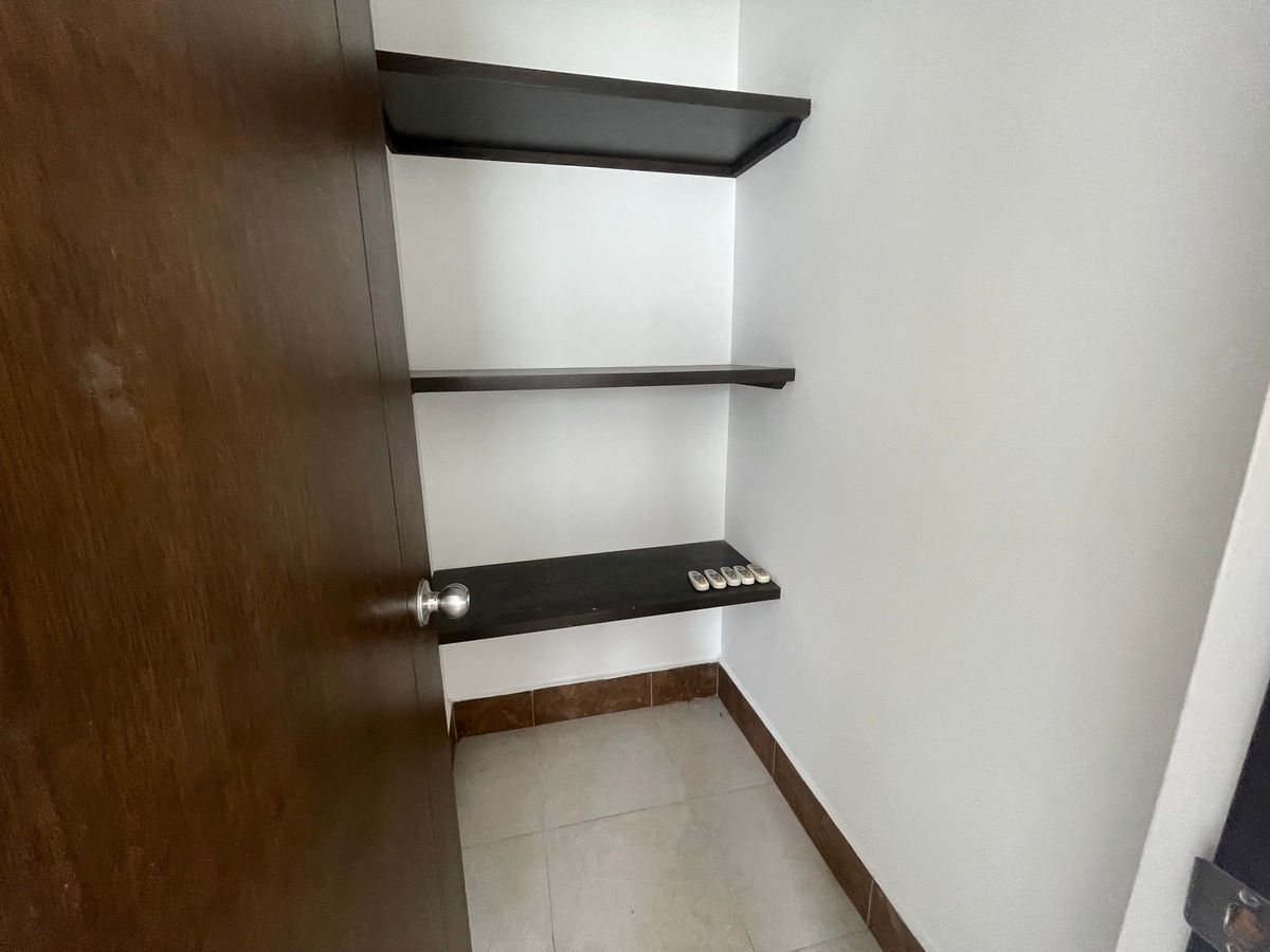 17 de 29: Clóset blancos