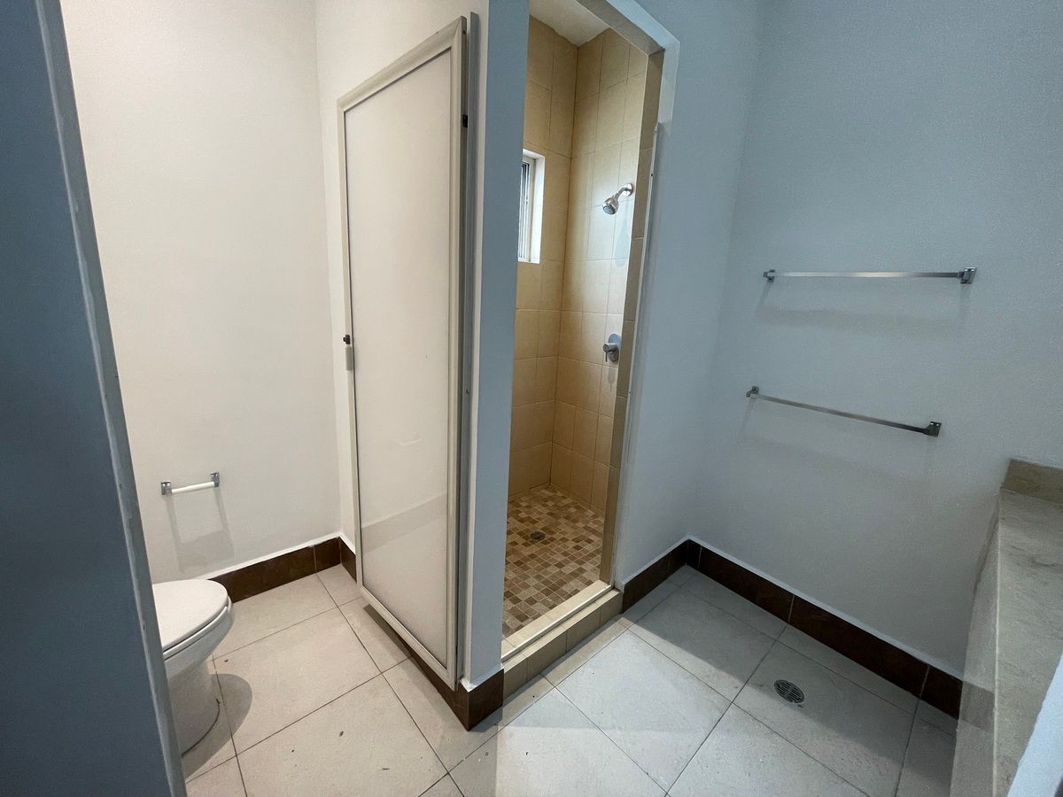 21 de 29: Baño principal