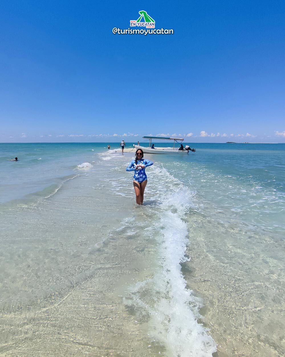 28 de 40: Mujer en el mar