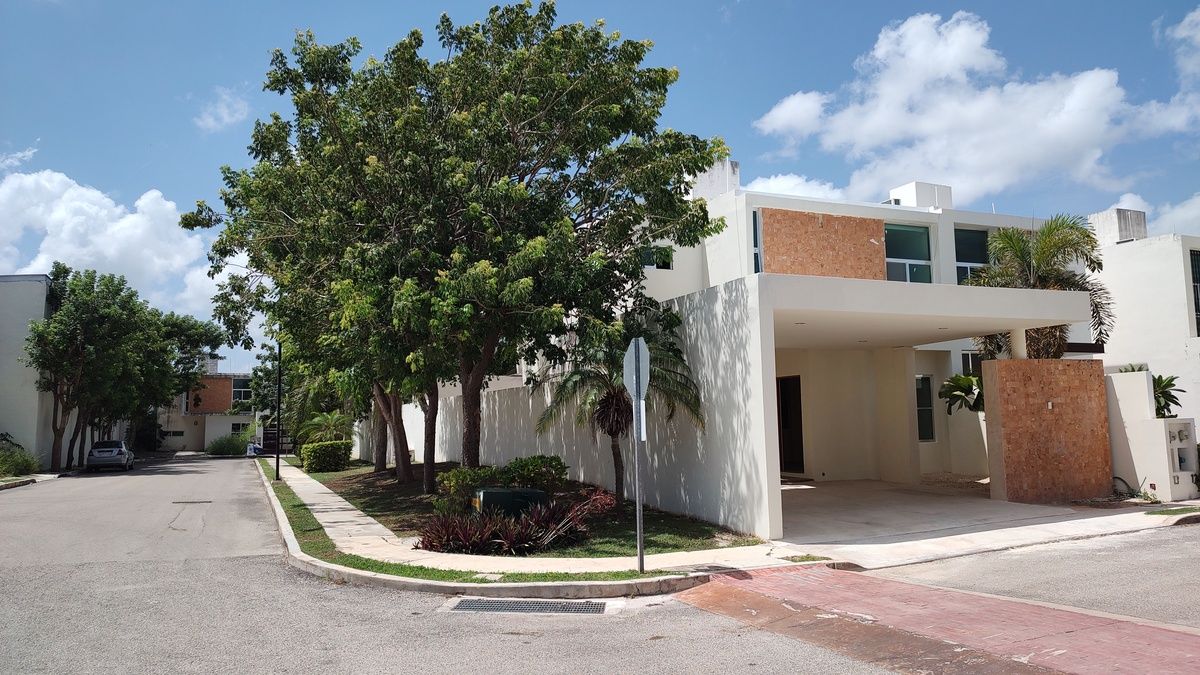 Casa en venta en privada en Mérida recámara en planta baja. Acepta Infonavit. - foto 2