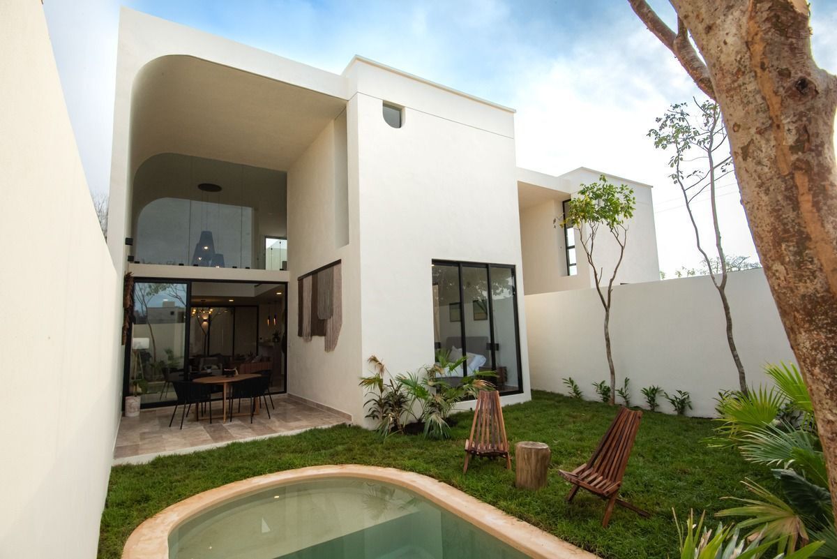 3 of 16: Casa muestra