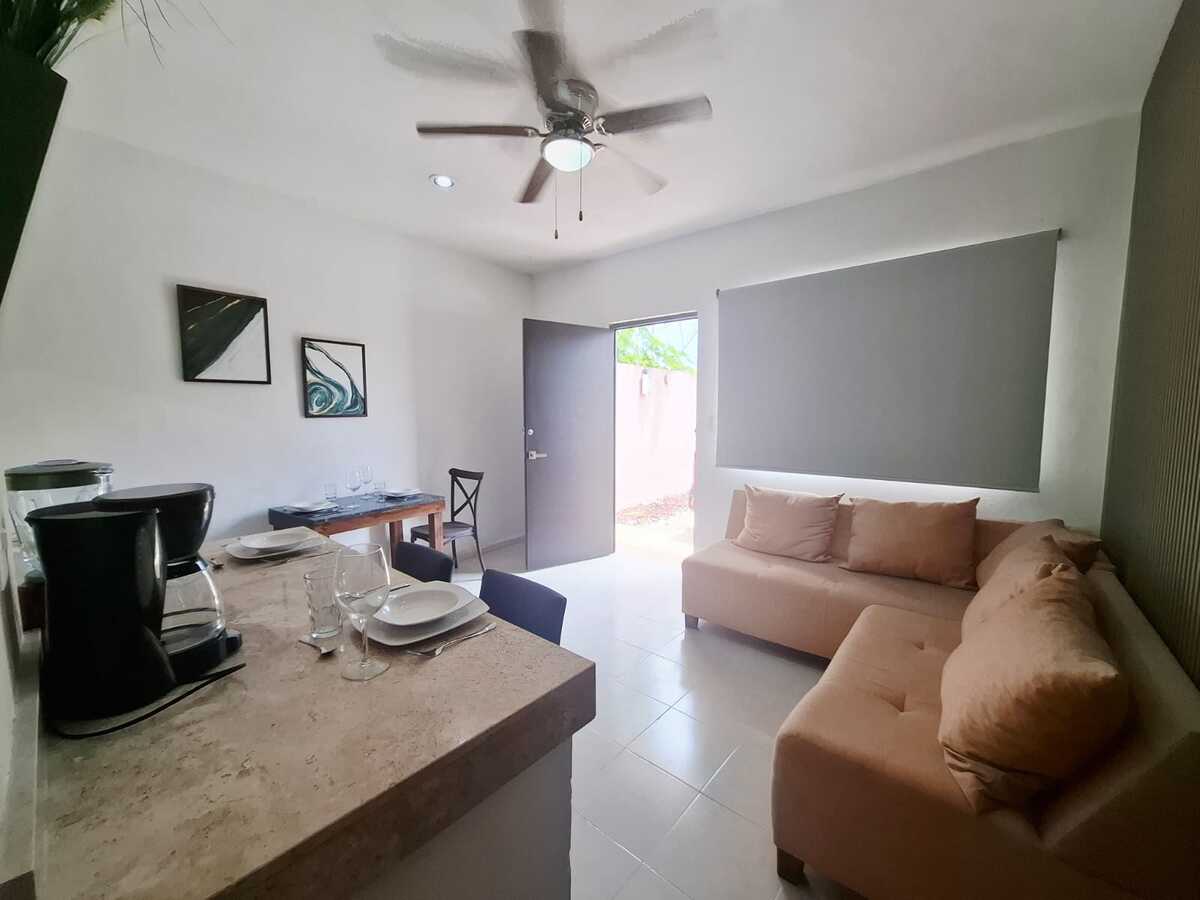 5 de 8: Sala desde los cuartos