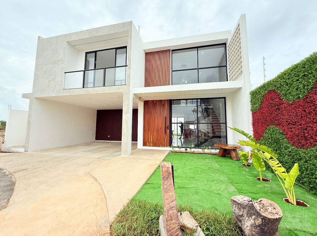 Casa en Privada Residencial en Sitpach