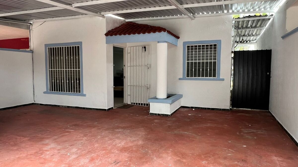 1 of 10: Entrada principal
